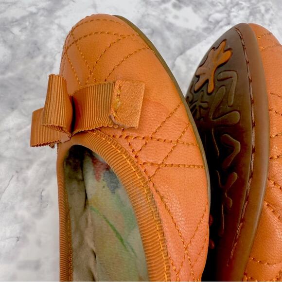 Elegant Tan Quilted Ballet Flats - Picture 7 of 13